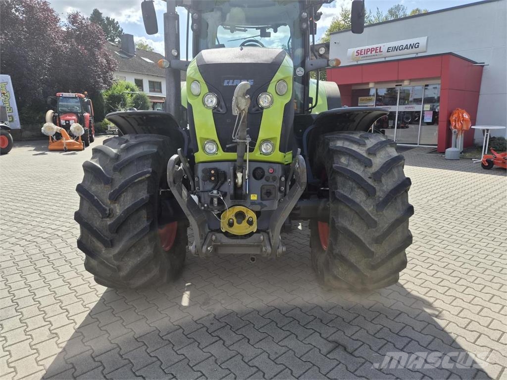 CLAAS AXION 810 Tracteur