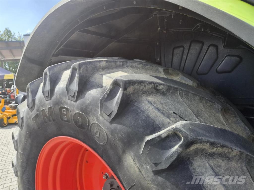CLAAS AXION 810 Tracteur