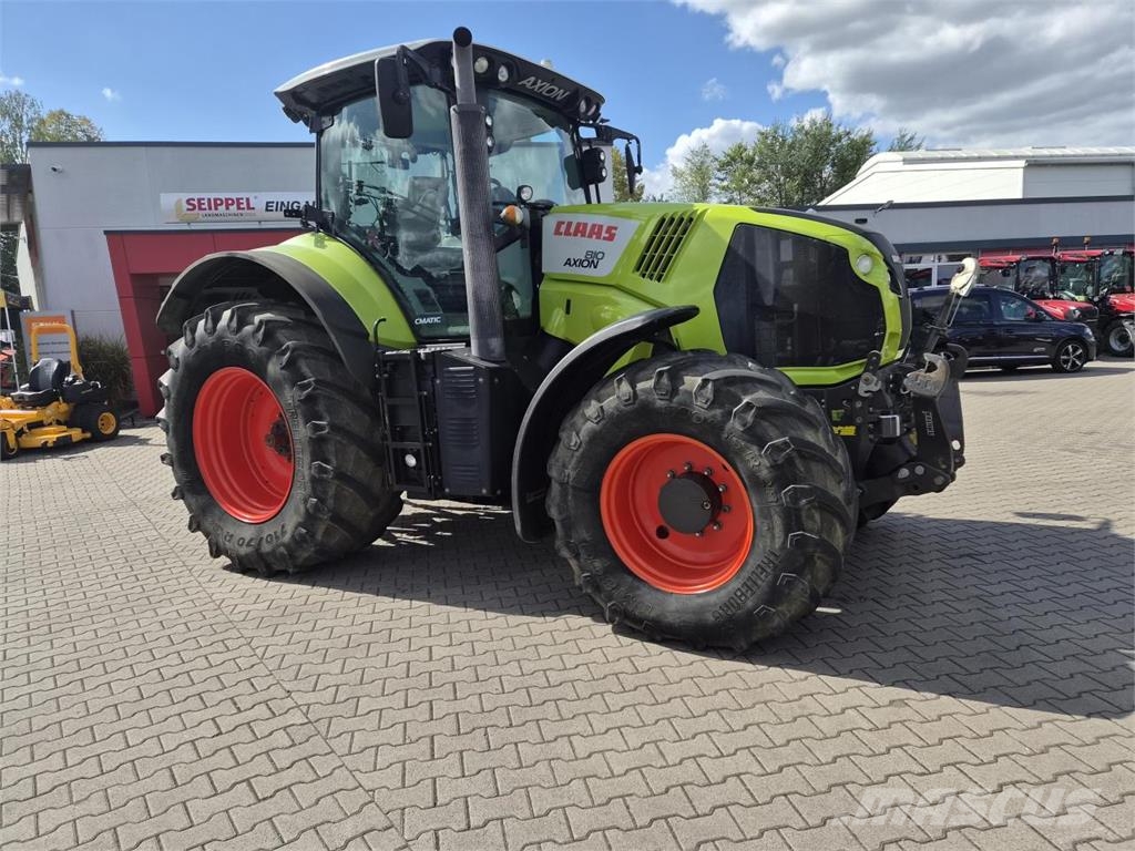 CLAAS AXION 810 Tracteur