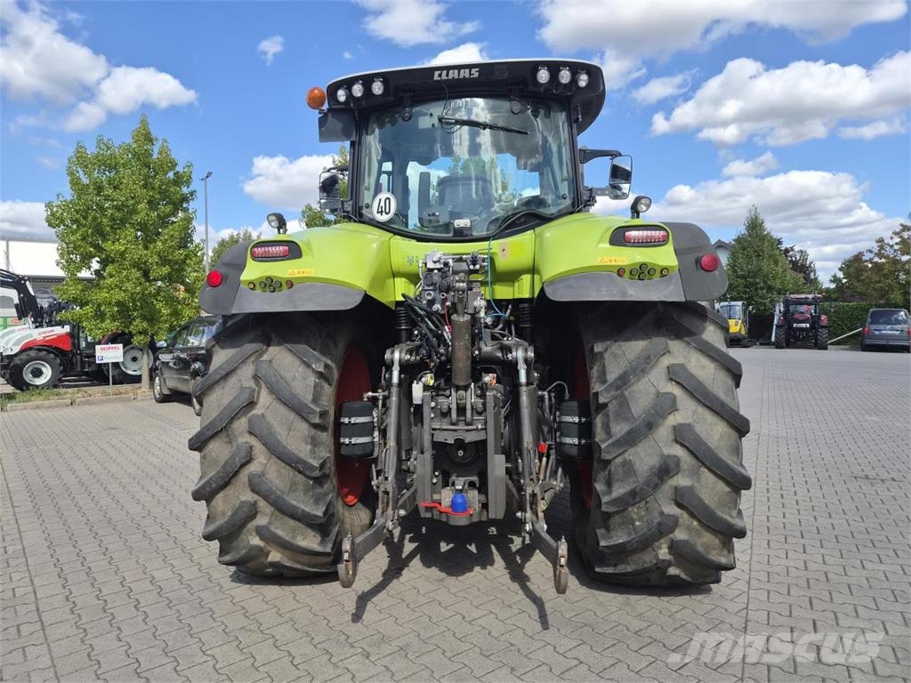 CLAAS AXION 810 Tracteur