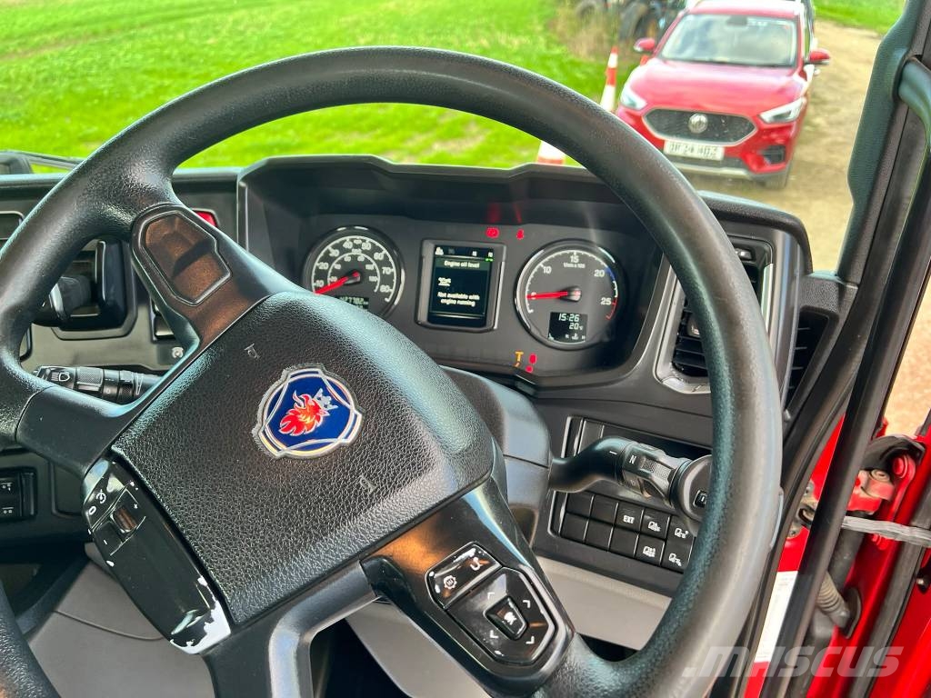 Scania P 450 牵引车