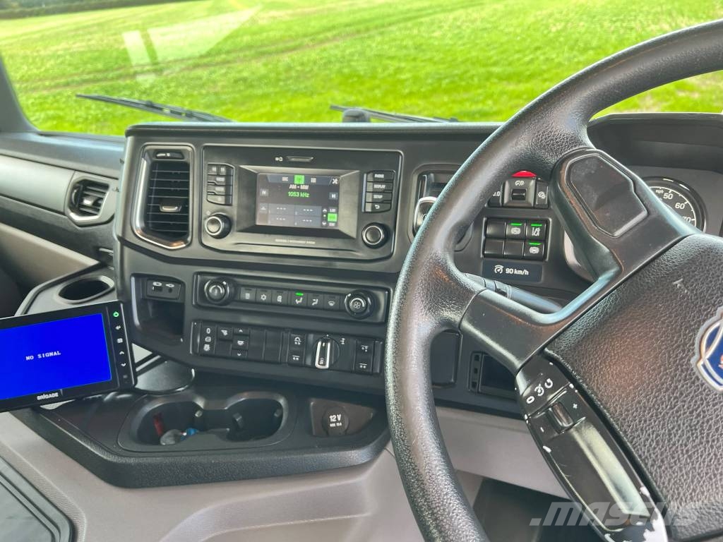 Scania P 450 牵引车
