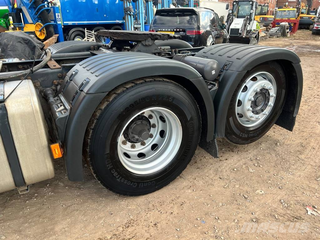Scania P 450 牵引车