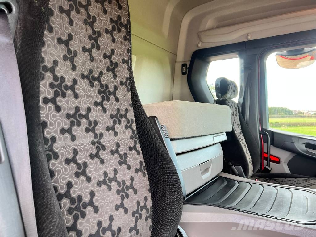 Scania P 450 牵引车