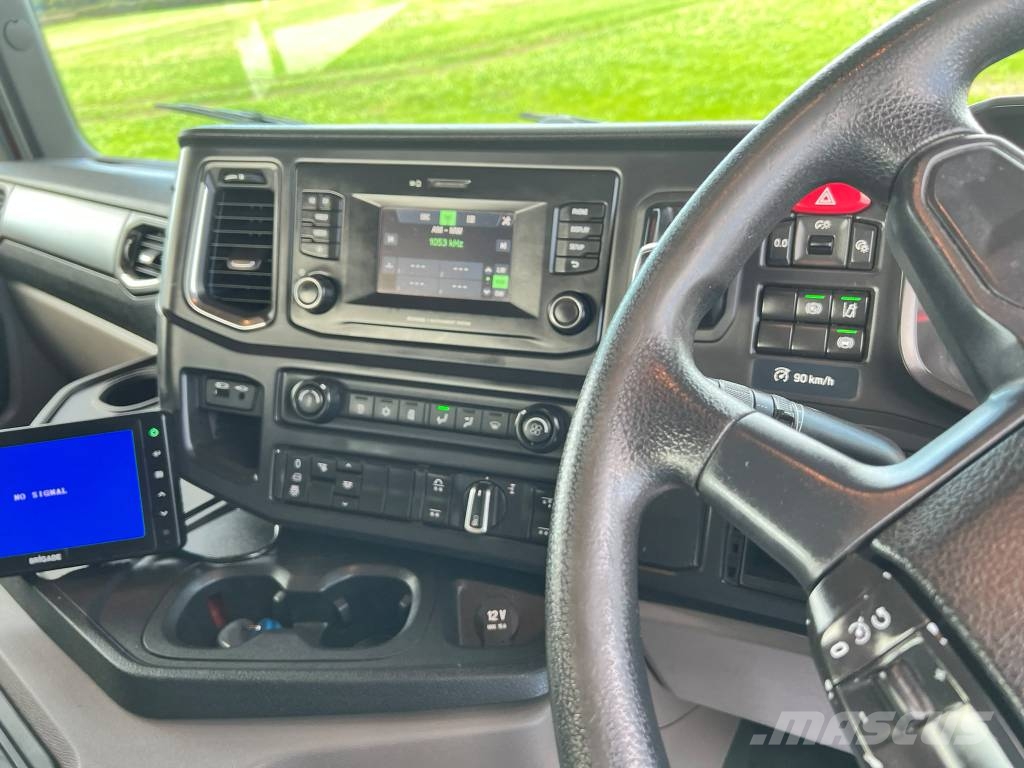 Scania P 450 牵引车