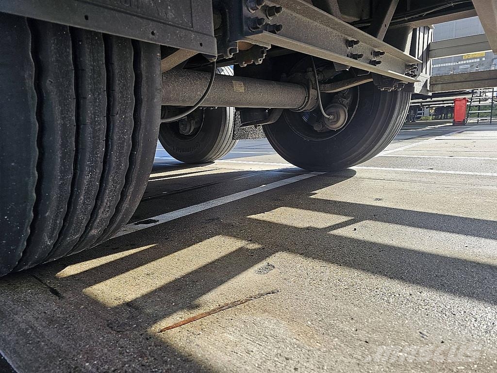 Schmitz Cargobull SCB*S3T 3 AXLES SLIDING ROOF MOT 2/27 Tents puspiekabes