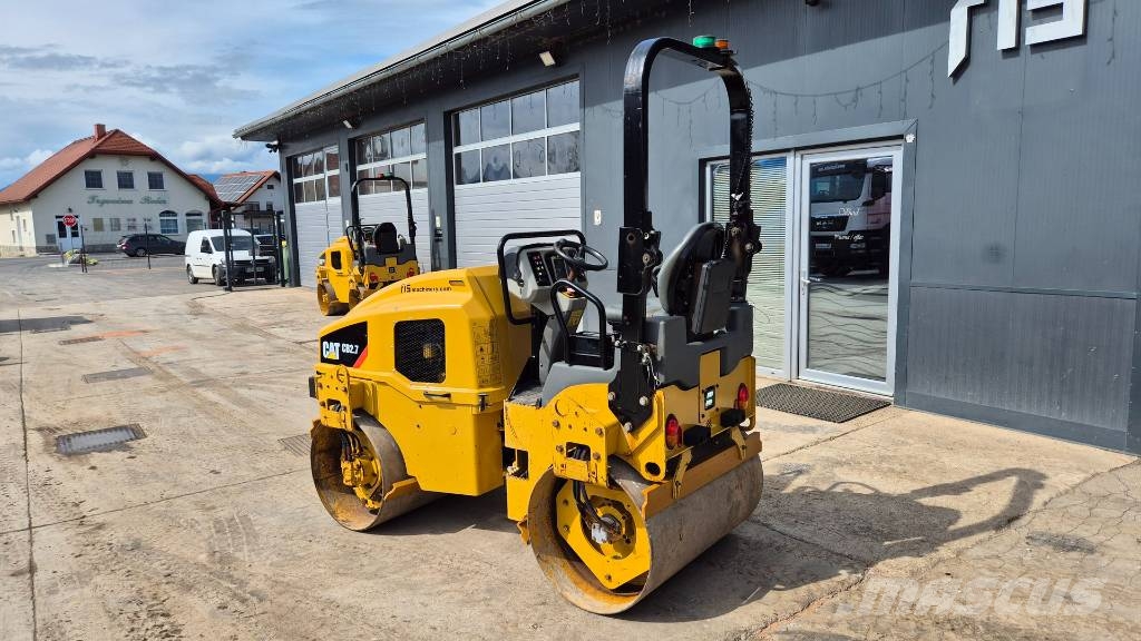 CAT CB 2.7 - 2018 YEAR - 800 HOURS Dvojni valjarji