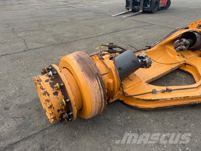 CASE 330 B USED AXLES COMPLET محور العجلة
