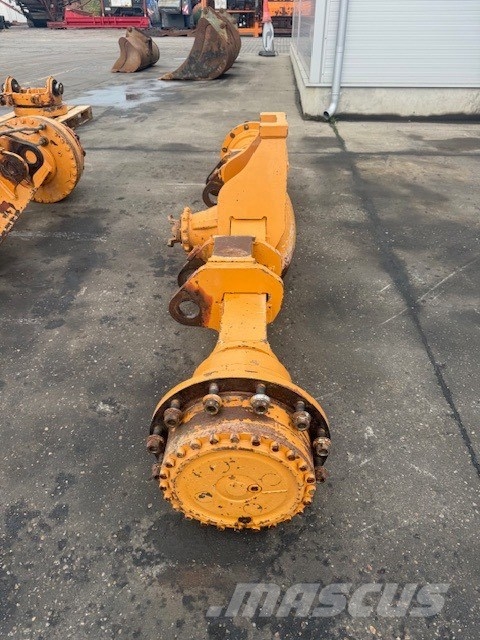 CASE 330 B USED AXLES COMPLET محور العجلة