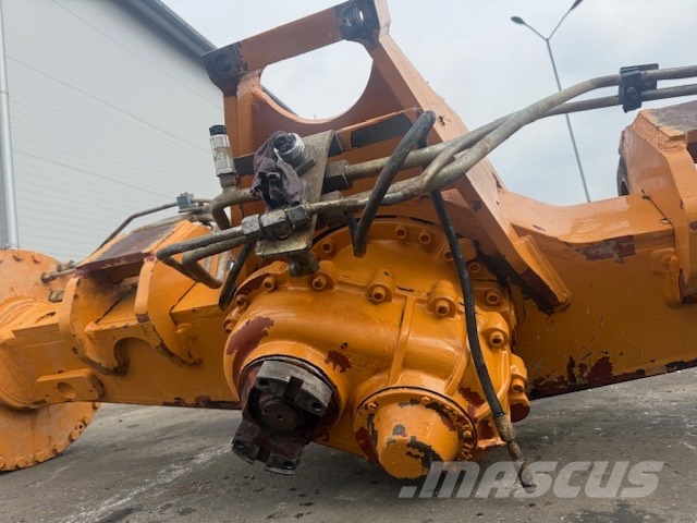 CASE 330 B USED AXLES COMPLET محور العجلة