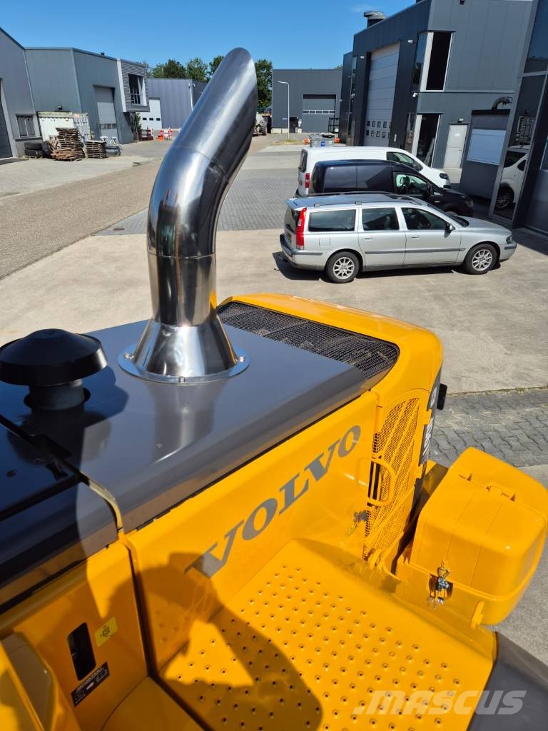 Volvo L90F NEW PAINT Kolesové nakladače