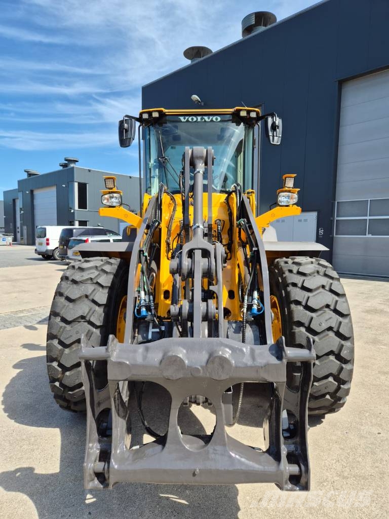 Volvo L90F NEW PAINT Kolesové nakladače