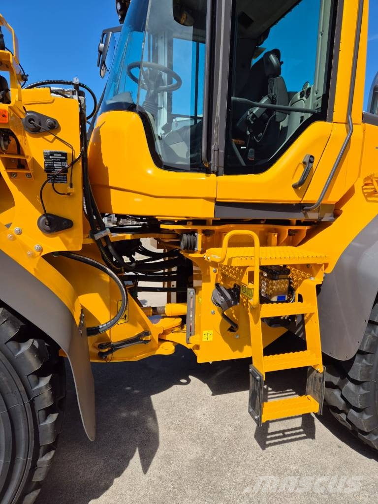 Volvo L90F NEW PAINT Kolesové nakladače