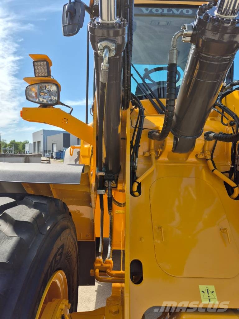 Volvo L90F NEW PAINT Kolesové nakladače