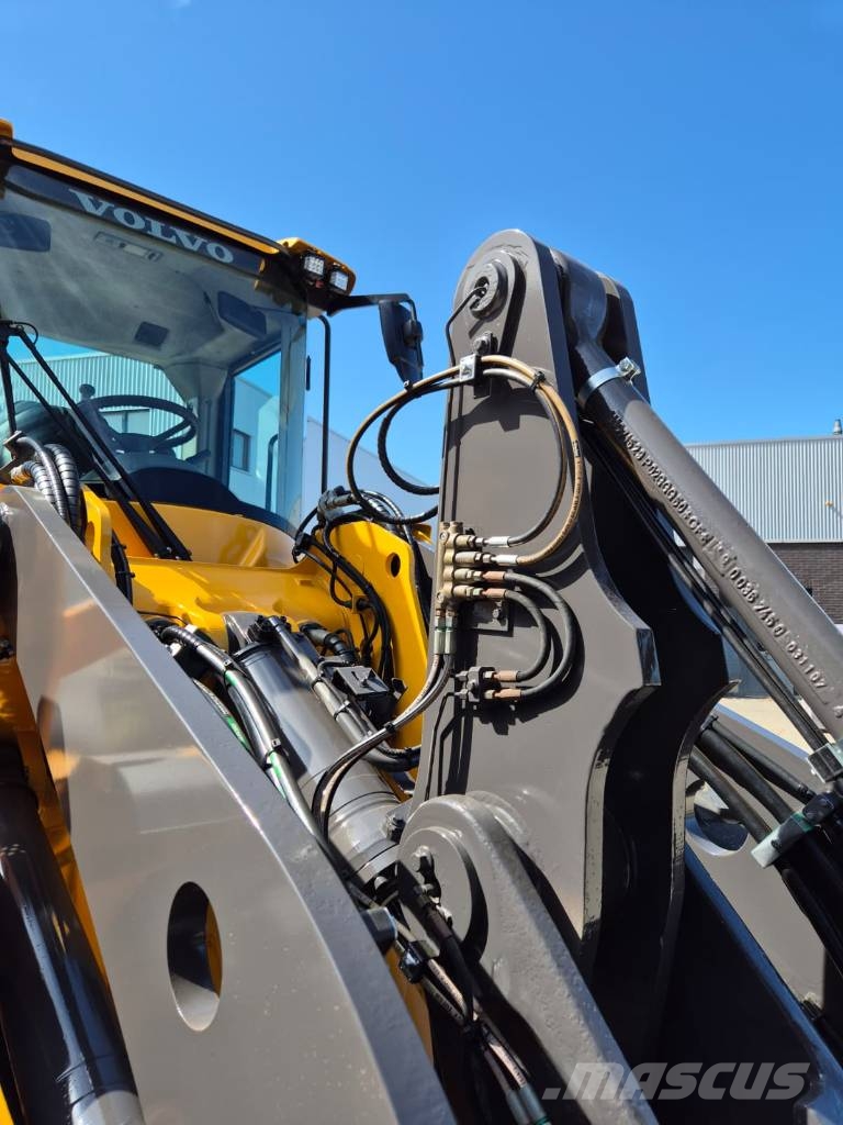 Volvo L90F NEW PAINT Kolesové nakladače