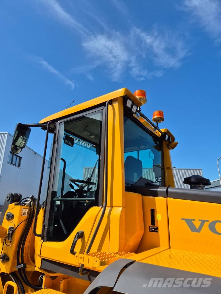 Volvo L90F NEW PAINT Kolesové nakladače