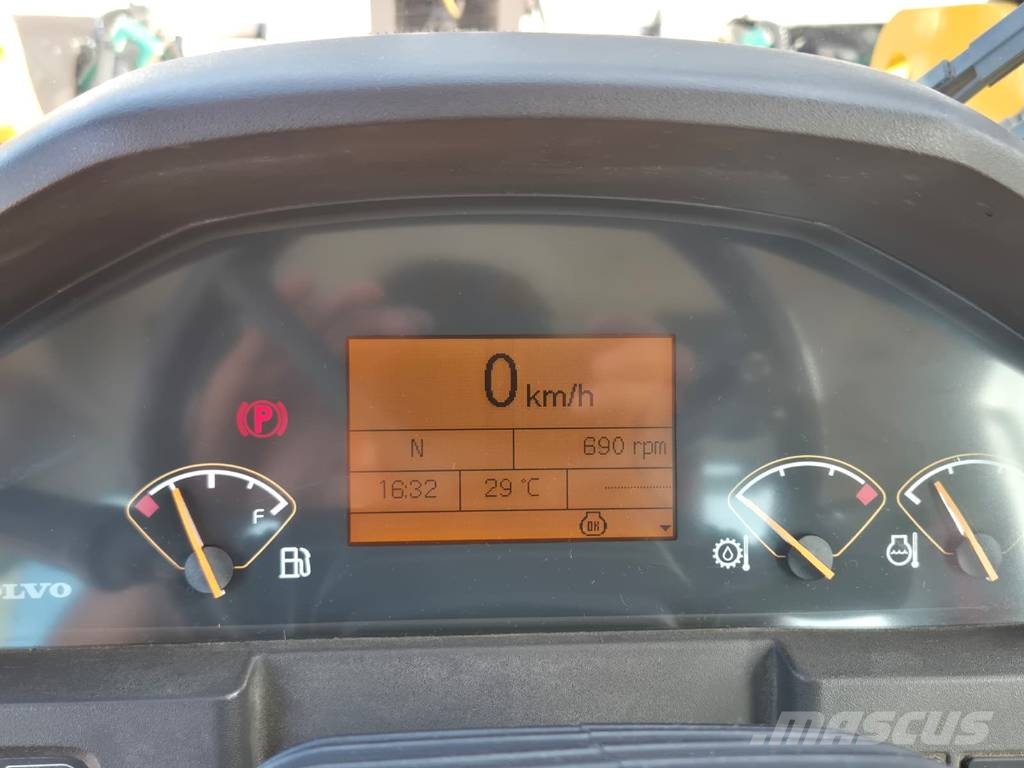 Volvo L90F NEW PAINT Kolesové nakladače