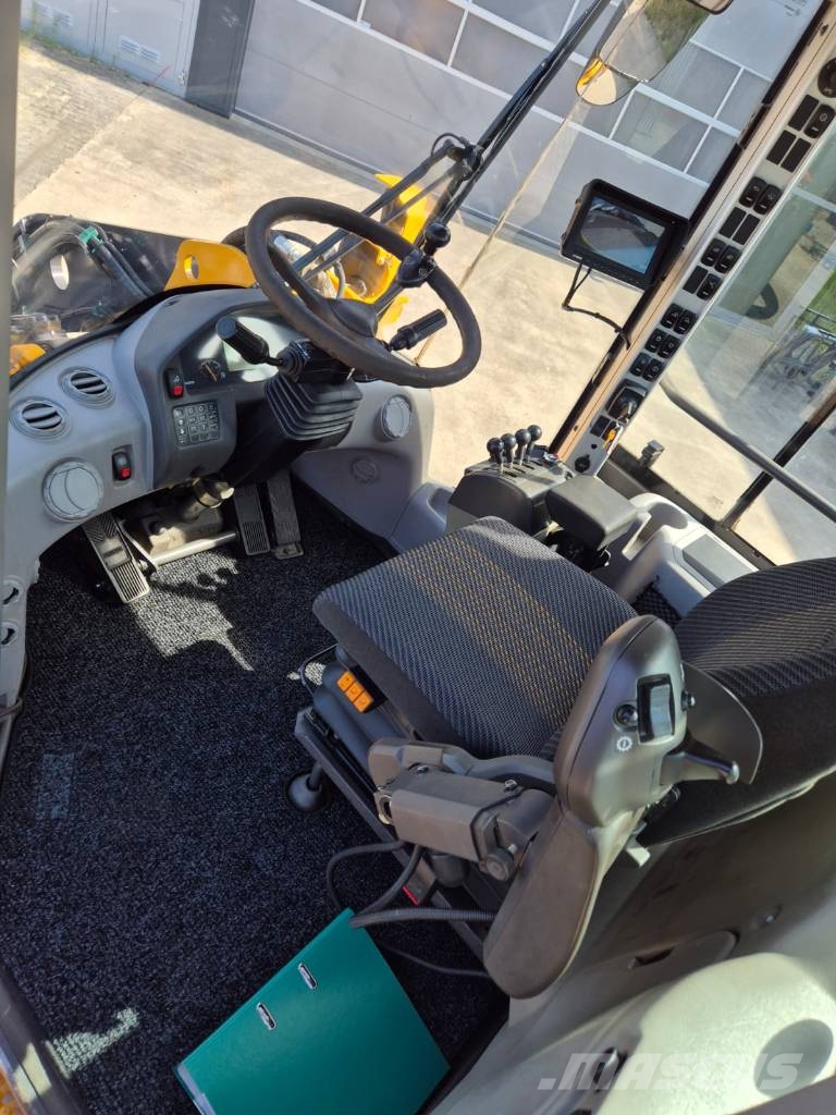 Volvo L90F NEW PAINT Kolesové nakladače