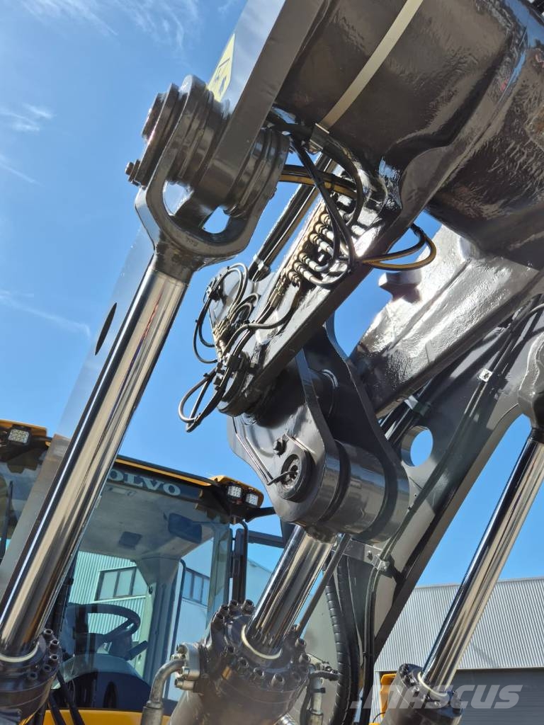 Volvo L90F NEW PAINT Kolesové nakladače