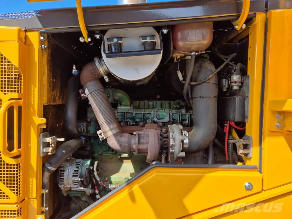 Volvo L90F NEW PAINT Kolesové nakladače