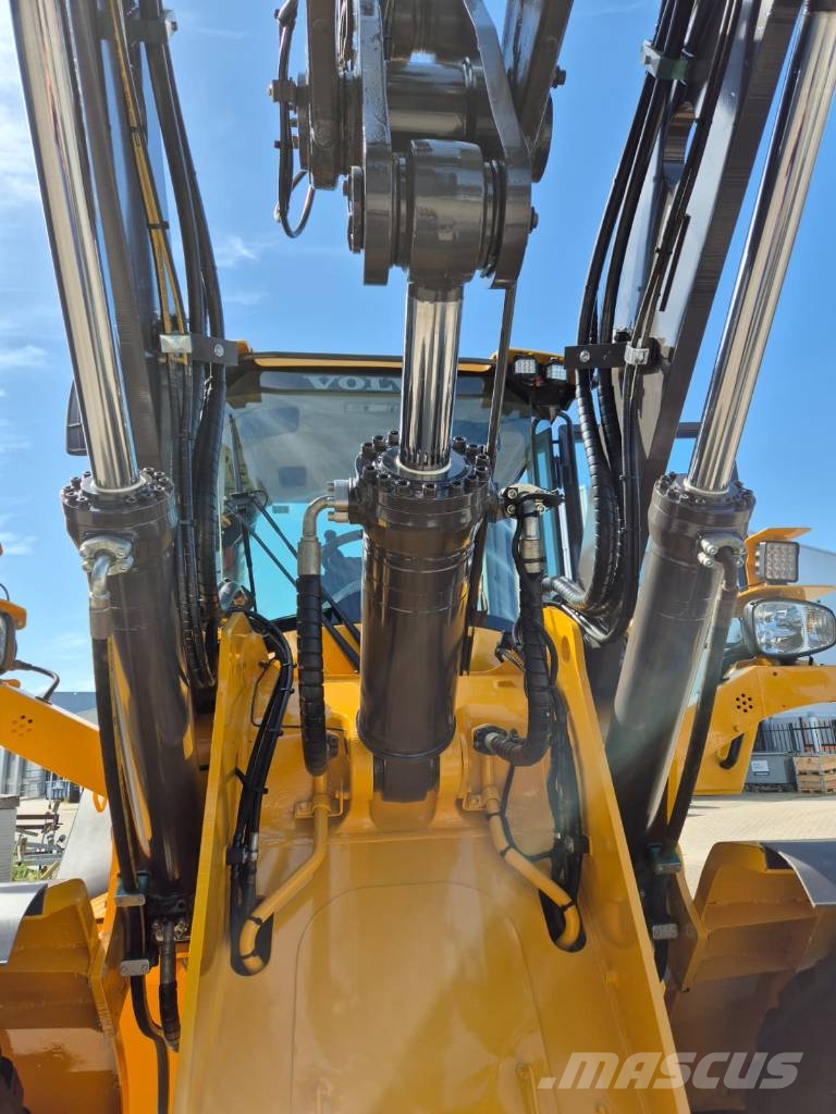 Volvo L90F NEW PAINT Kolesové nakladače