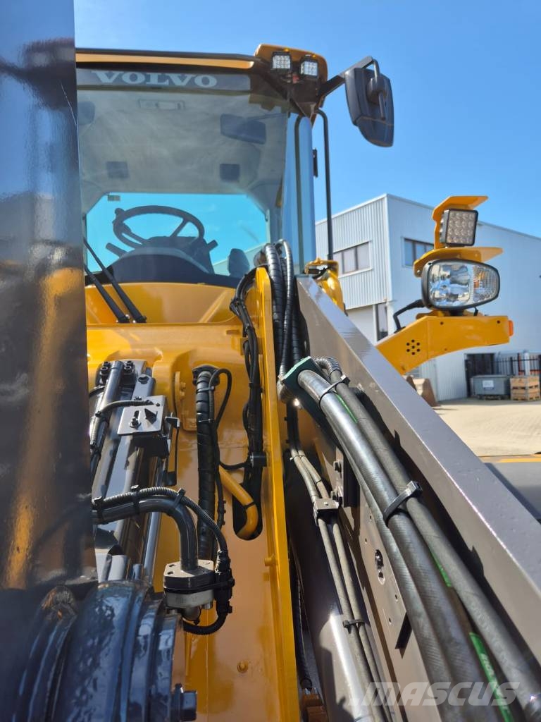 Volvo L90F NEW PAINT Kolesové nakladače