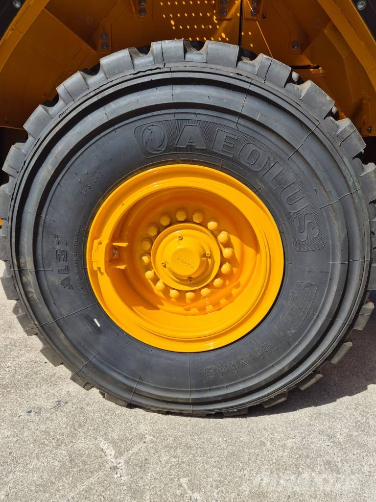 Volvo L90F NEW PAINT Kolesové nakladače