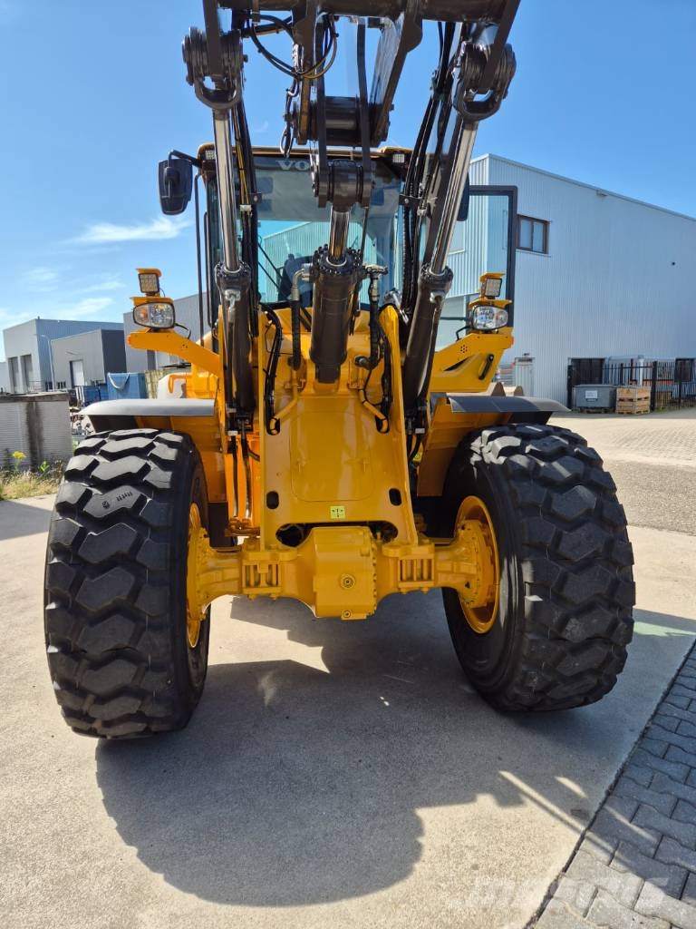 Volvo L90F NEW PAINT Kolesové nakladače