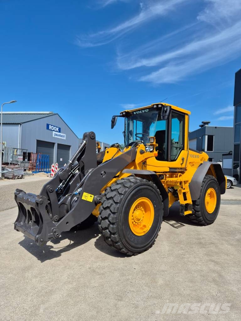 Volvo L90F NEW PAINT Kolesové nakladače