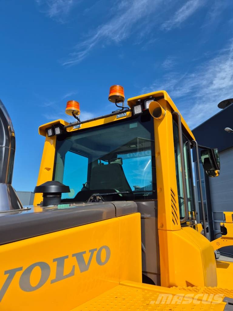 Volvo L90F NEW PAINT Kolesové nakladače