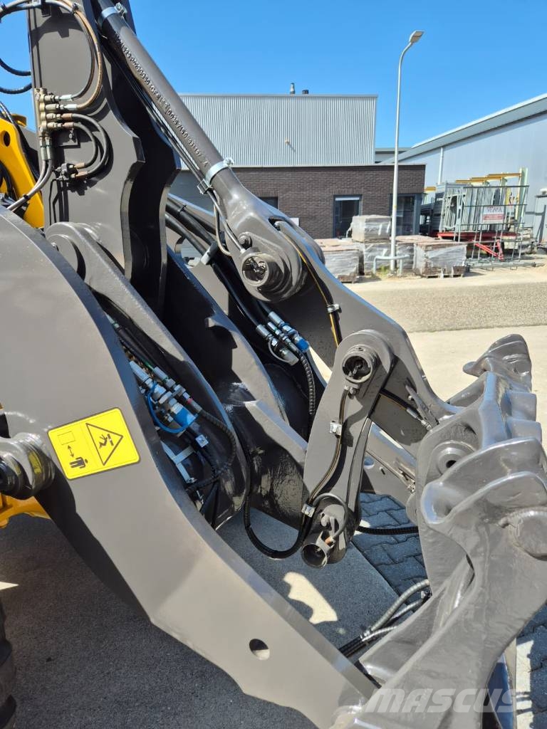 Volvo L90F NEW PAINT Kolesové nakladače