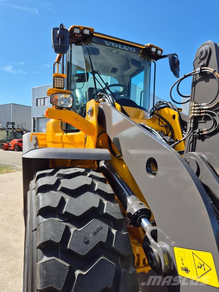 Volvo L90F NEW PAINT Kolesové nakladače