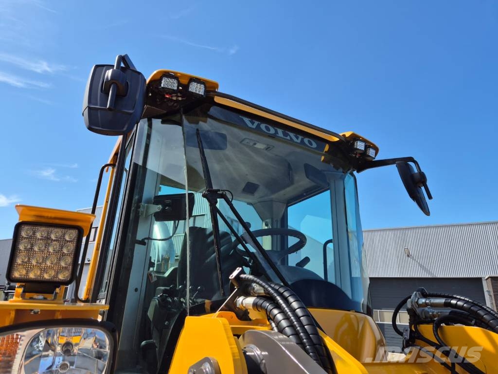 Volvo L90F NEW PAINT Kolesové nakladače