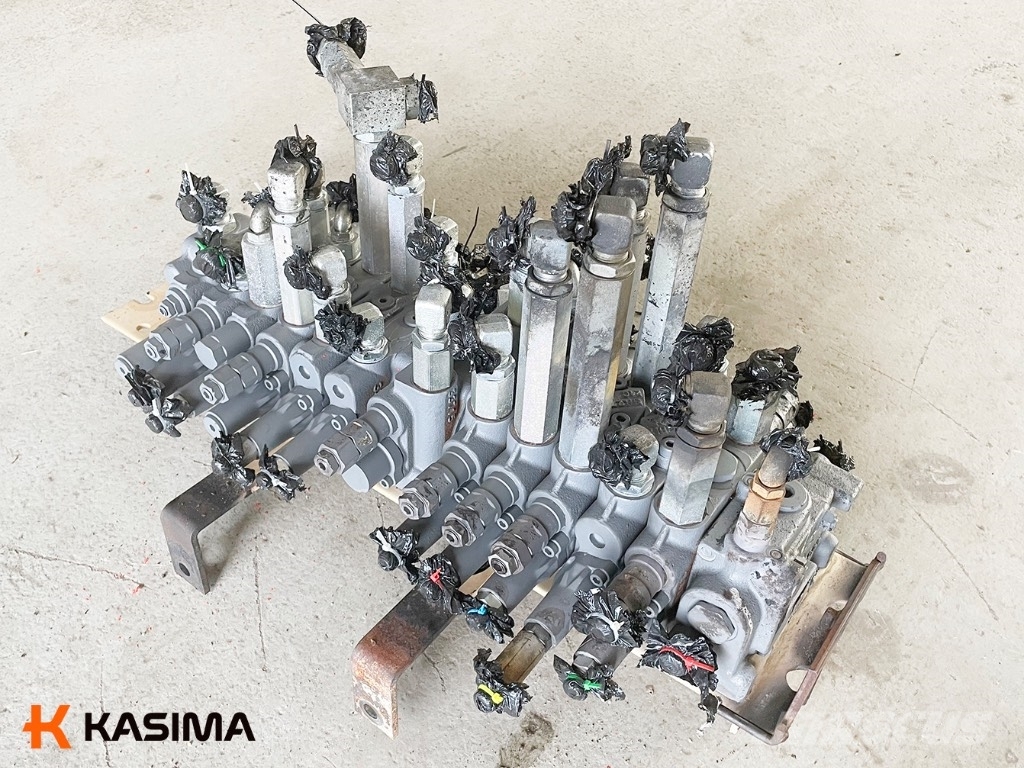 Kubota U55-4 Hydraulic Distributor 液压