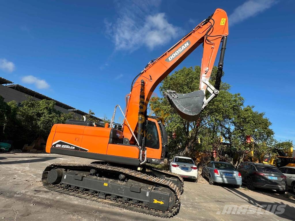 Doosan DX 225 LCA 履带挖掘机