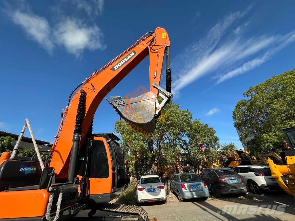 Doosan DX 225 LCA 履带挖掘机