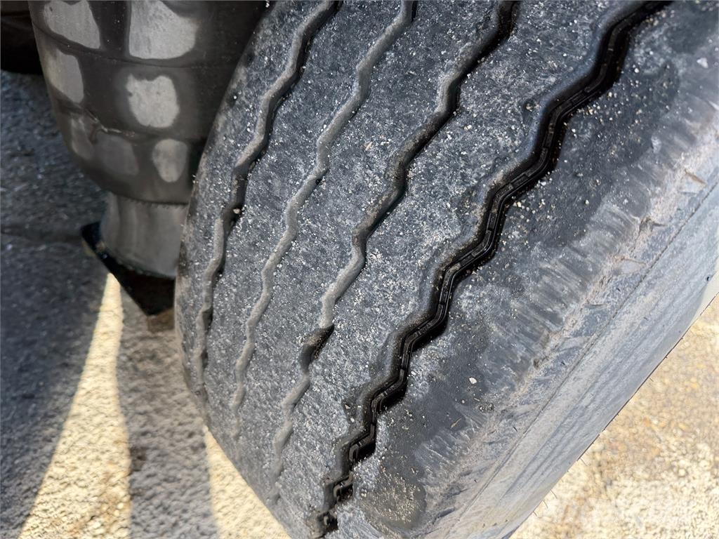 Krone Iný model VIN 662 نصف مقطورات بباب جانبي