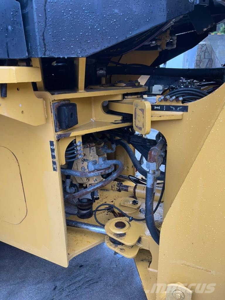 CAT 930 K Колесни товарачи