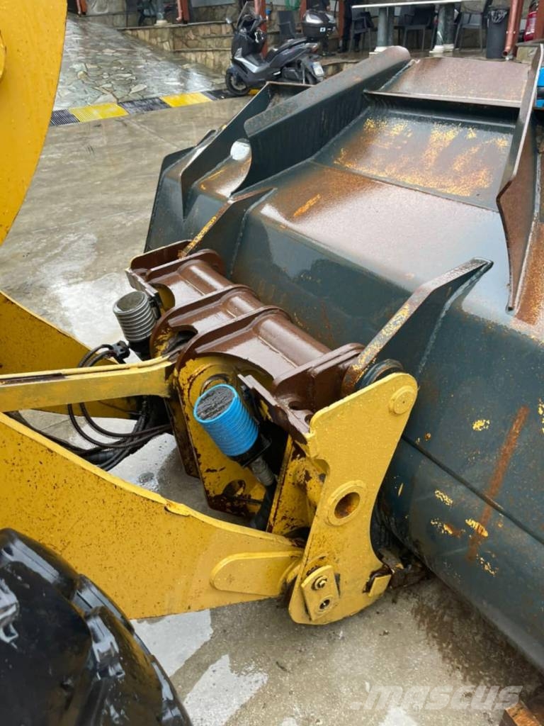 CAT 930 K Колесни товарачи
