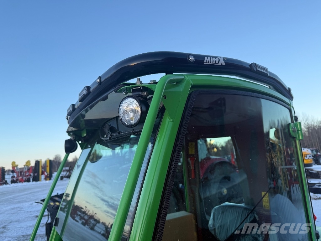 Avant 860 i لوادر انزلاقية التوجيه