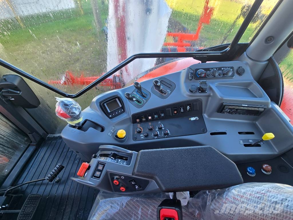 Kubota M6-121 U 트랙터