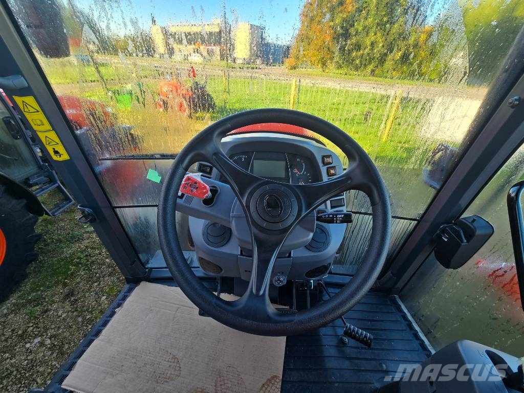Kubota M6-121 U 트랙터