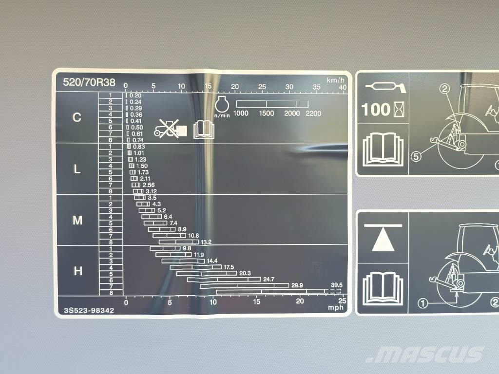 Kubota M6-121 U 트랙터