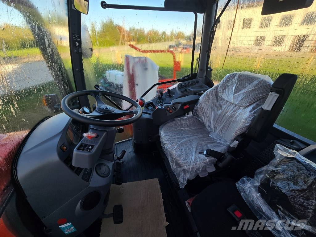 Kubota M6-121 U 트랙터