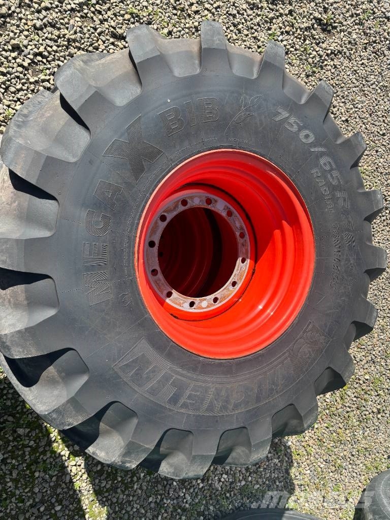 Michelin MEGAXBIB 750/65R26 Michelin MEGAXBIB 750/65R26 med fælge 4 stk. Tyres, wheels and rims