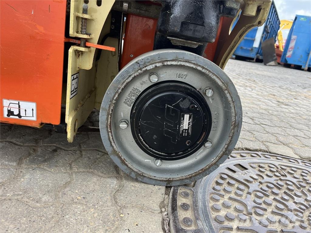 JLG 1230ES 垂直昇降型リフト