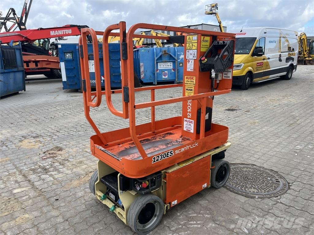 JLG 1230ES 垂直昇降型リフト