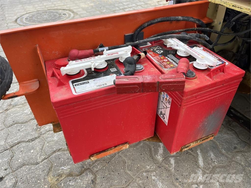 JLG 1230ES 垂直昇降型リフト