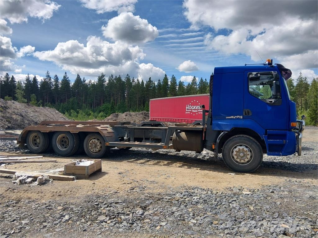 Sisu E11 Camion per il trasporto di macchine forestali