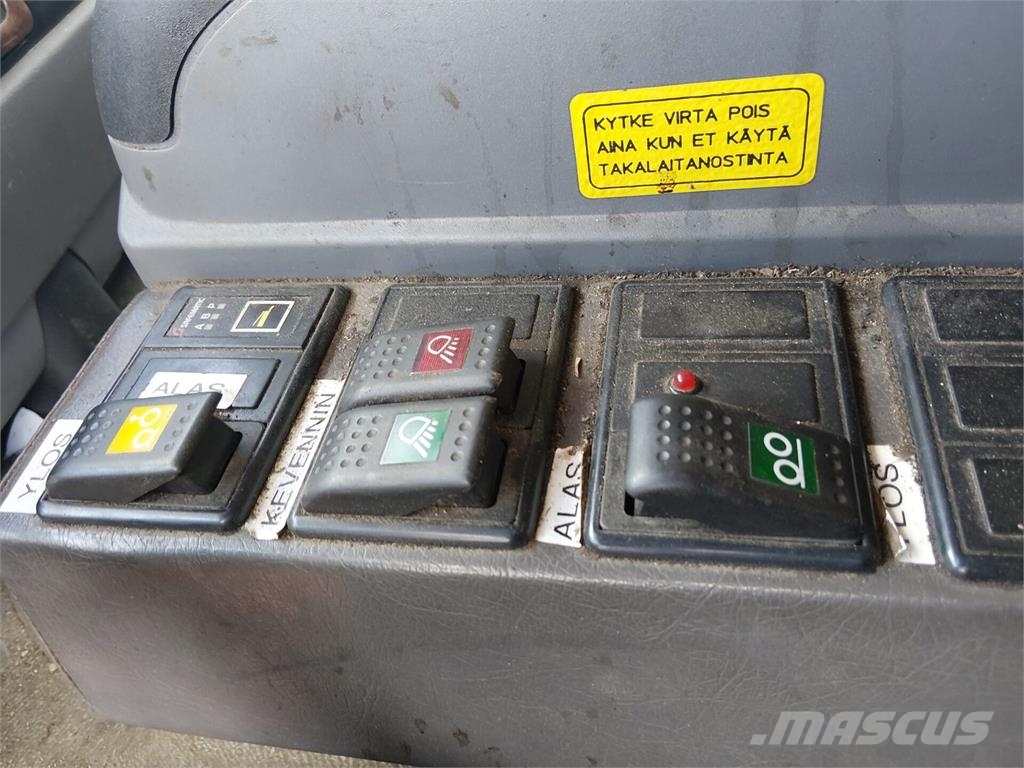 Sisu E11 Samochody do przewozu maszyn leśnych
